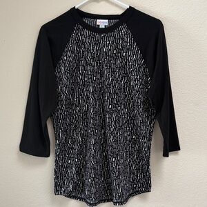 LulaRoe Randy Raglan Black & White Geometric T-shirt, Size Large, 3/4 Sleeves